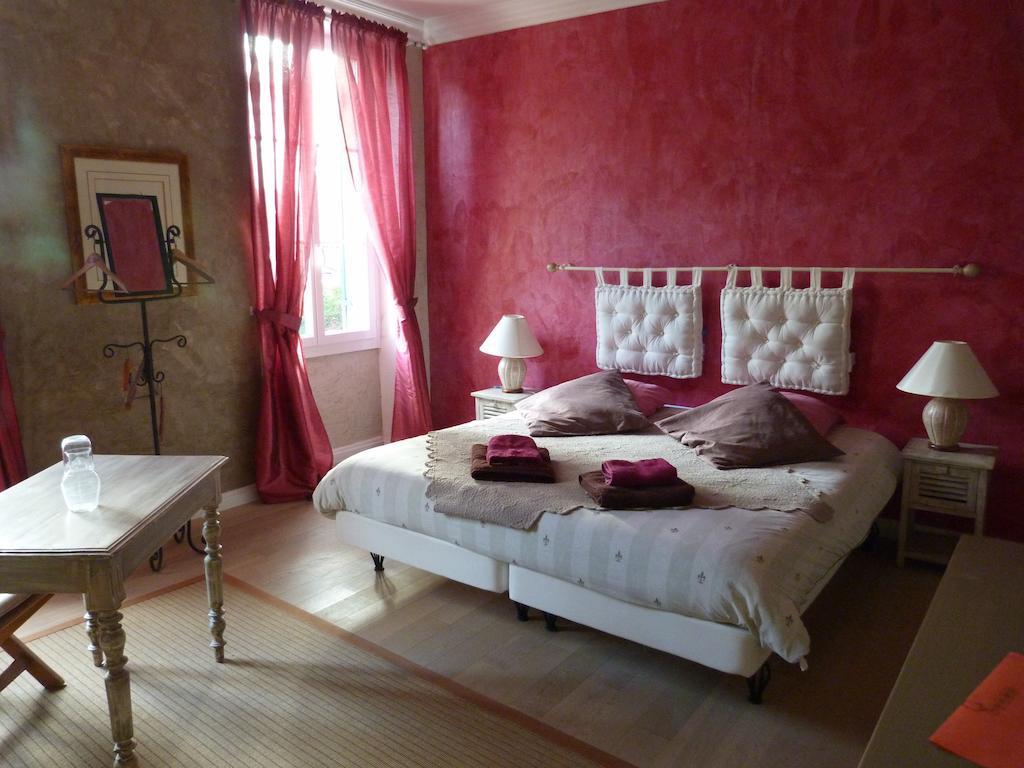 Bed and Breakfast Domaine Des Deux Cedres Gauriac Habitación foto