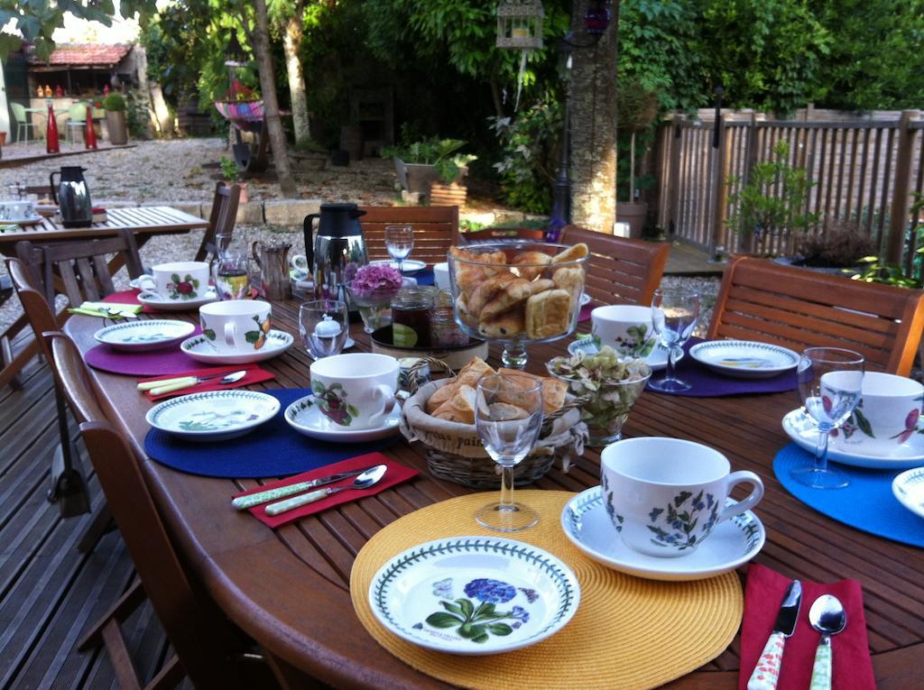 Bed and Breakfast Domaine Des Deux Cedres Gauriac Exterior foto