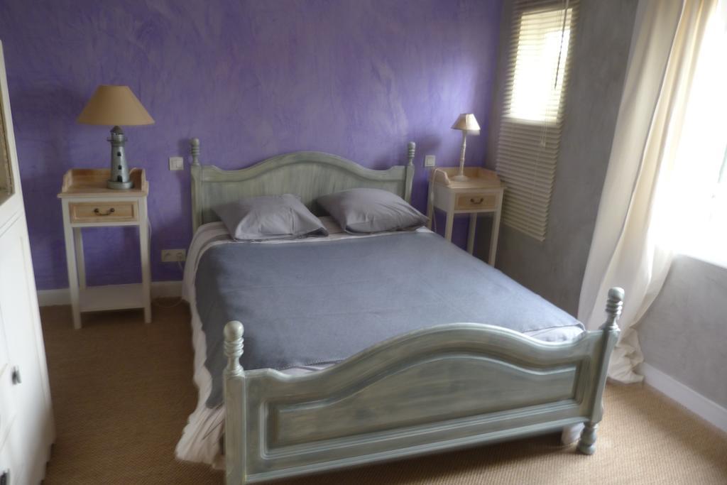Bed and Breakfast Domaine Des Deux Cedres Gauriac Habitación foto