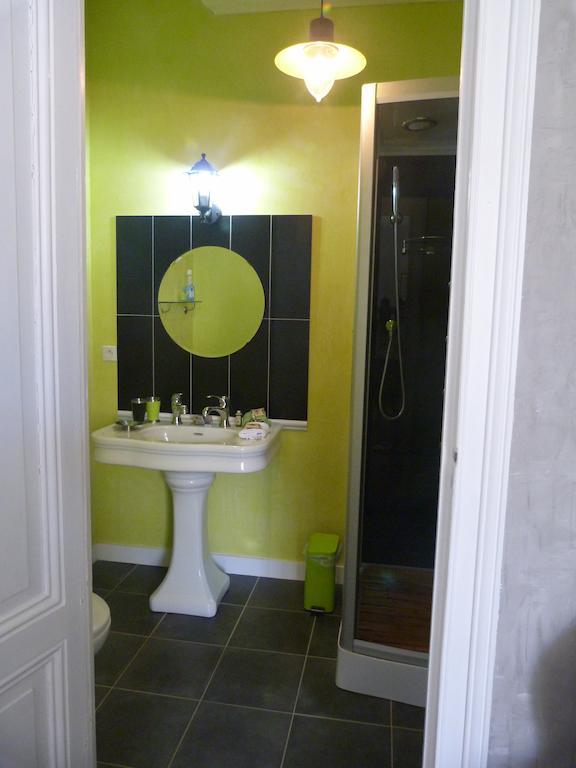 Bed and Breakfast Domaine Des Deux Cedres Gauriac Habitación foto